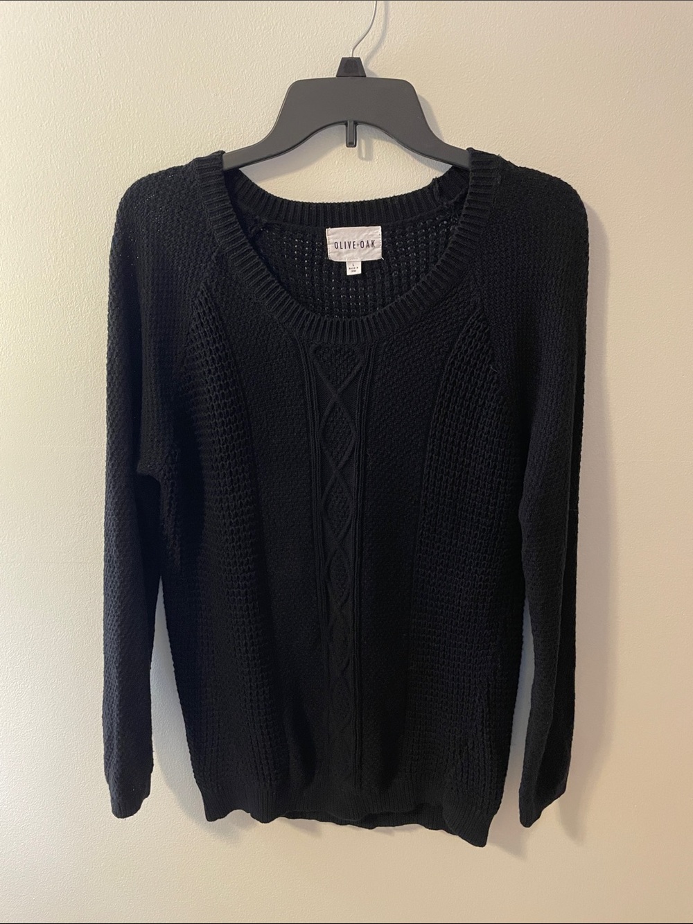 Olive & Oak Women’s Large Cable Knit Black Sweater